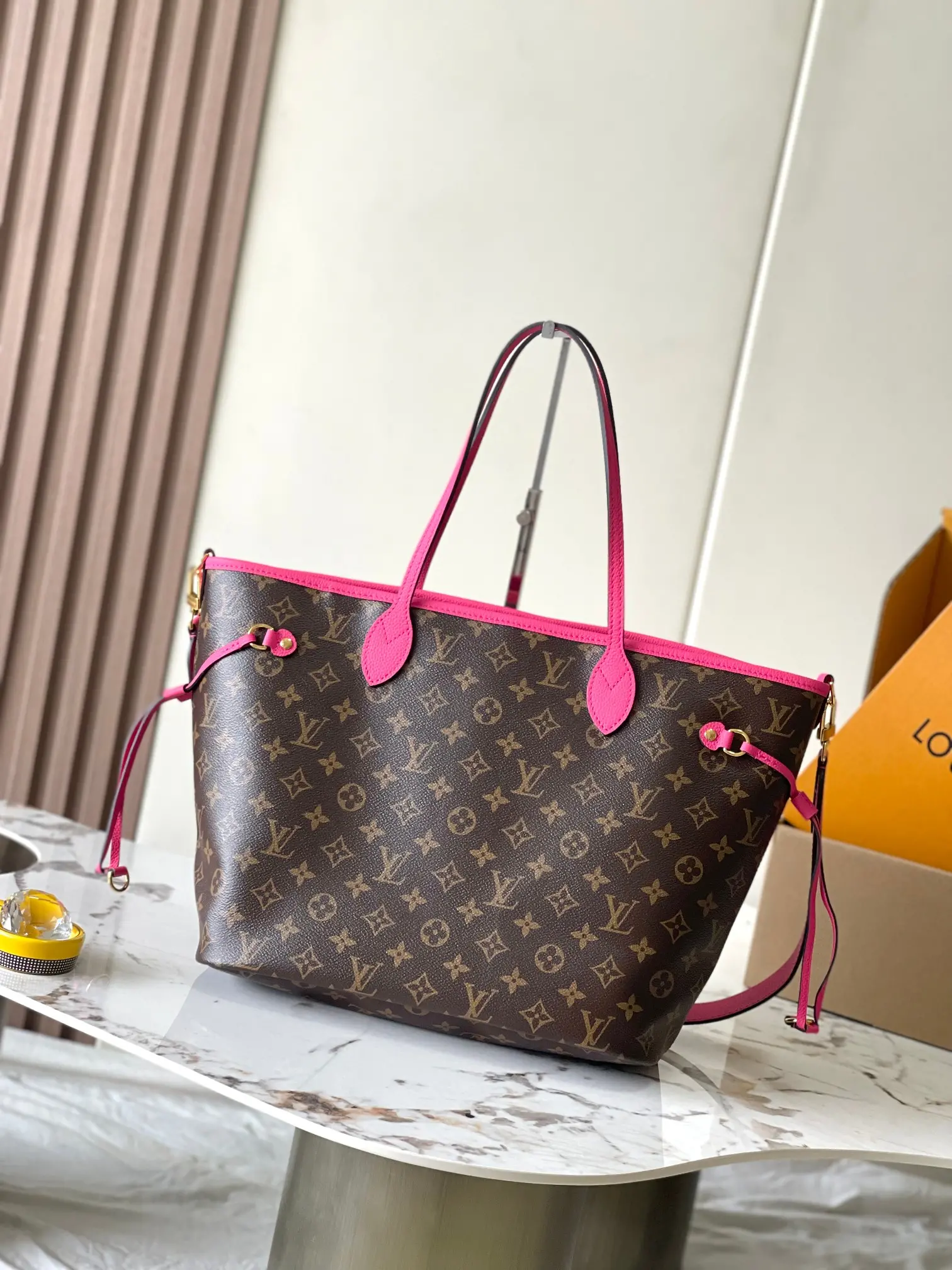 图片[3]-p2160 Neverfull Bandouliere Inside Out GM手袋型号：M12257玫红荔枝纹小号材料：A级全钢五金进口原厂面料包装：全套原厂免税M博柏利装尺寸：31*28*14CM-高仿包包