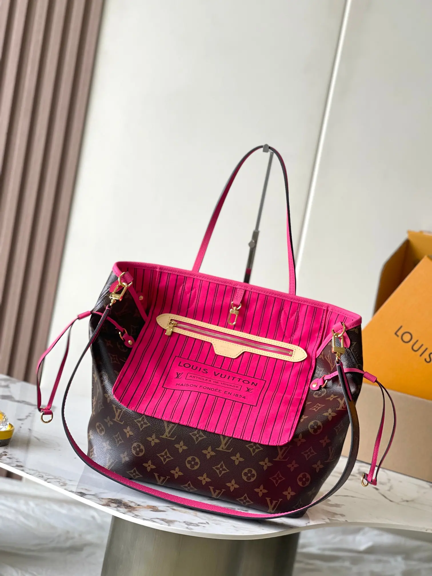 Picture [8]-p2160 Neverfull Bandouliere Inside Out GM Handbags Model: M12257 Rose Red Lychee Pattern Small Material: A grade all-steel hardware imported original fabrics Packaging: a full set of original duty-free M Bobberly loaded Dimensions: 31 * 28 * 14CM-high-fashion bags