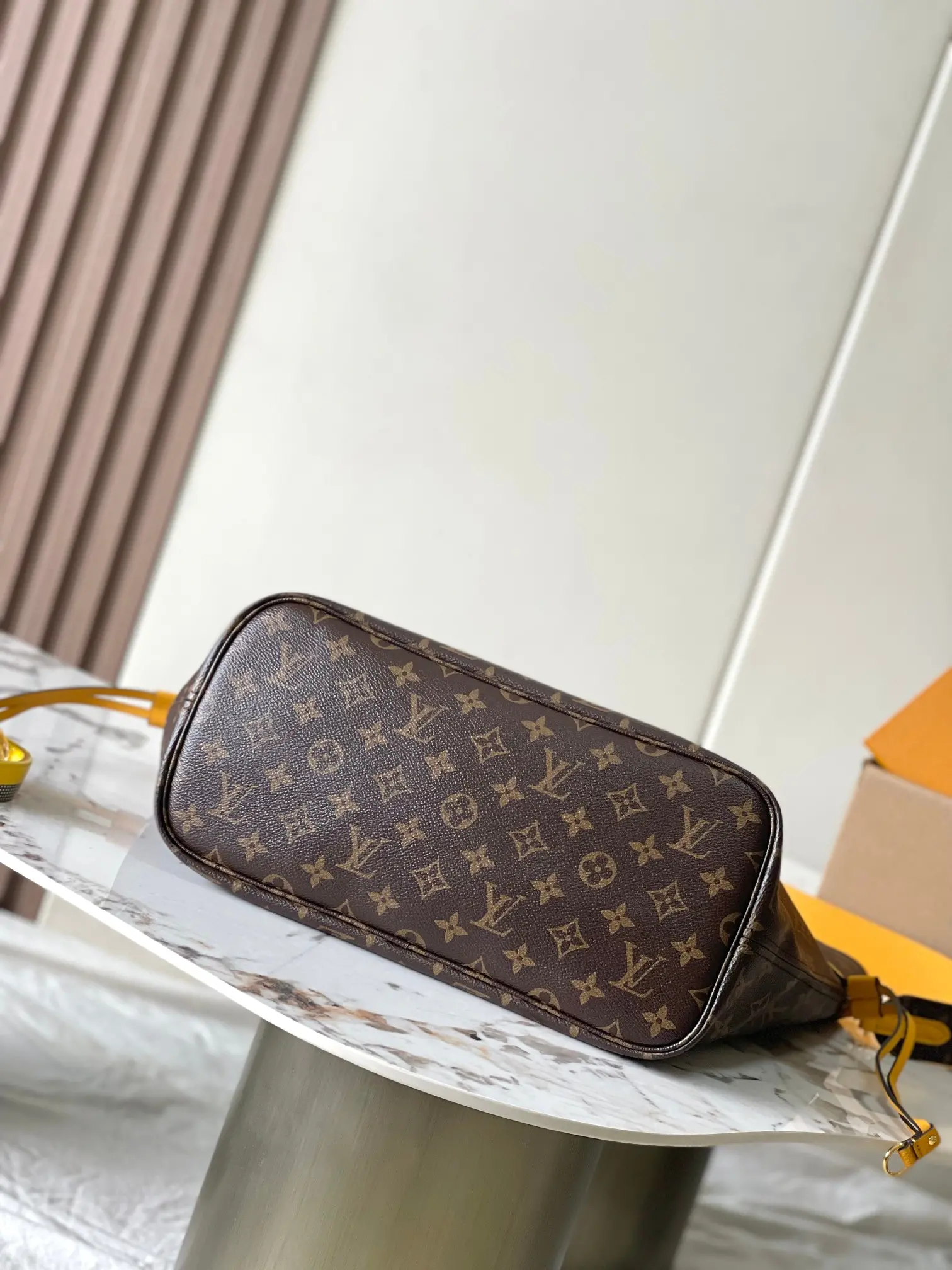 Imagem [4]-p2160 Neverfull Bandouliere Inside Out GM Handbags Modelo: M11947 Yellow Lychee pattern Material: hardware de aço de grau A importado tecidos originais Embalagem: um conjunto completo do original duty-free M Bobberly carregado Dimensões: 31 * 28 * 14CM-sacos de réplica alta