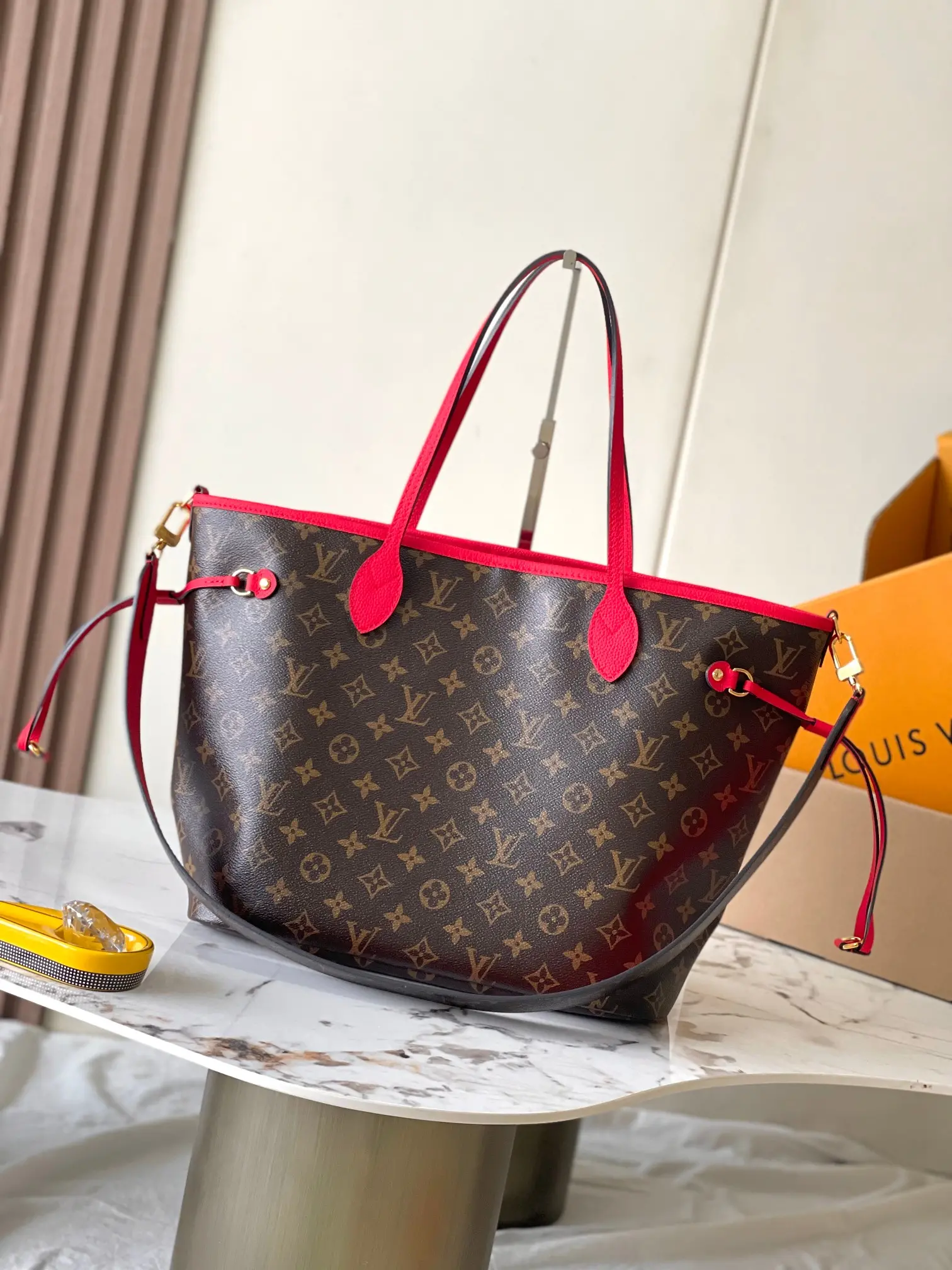 p2160 Neverfull Bandouliere Inside Out GM handbags Model: M12096 red lychee pattern Material: A grade all-steel hardware imported original fabrics Packaging: a full set of the original duty-free M Berberi suit Size: 31 * 28 * 14CM-high replica bags