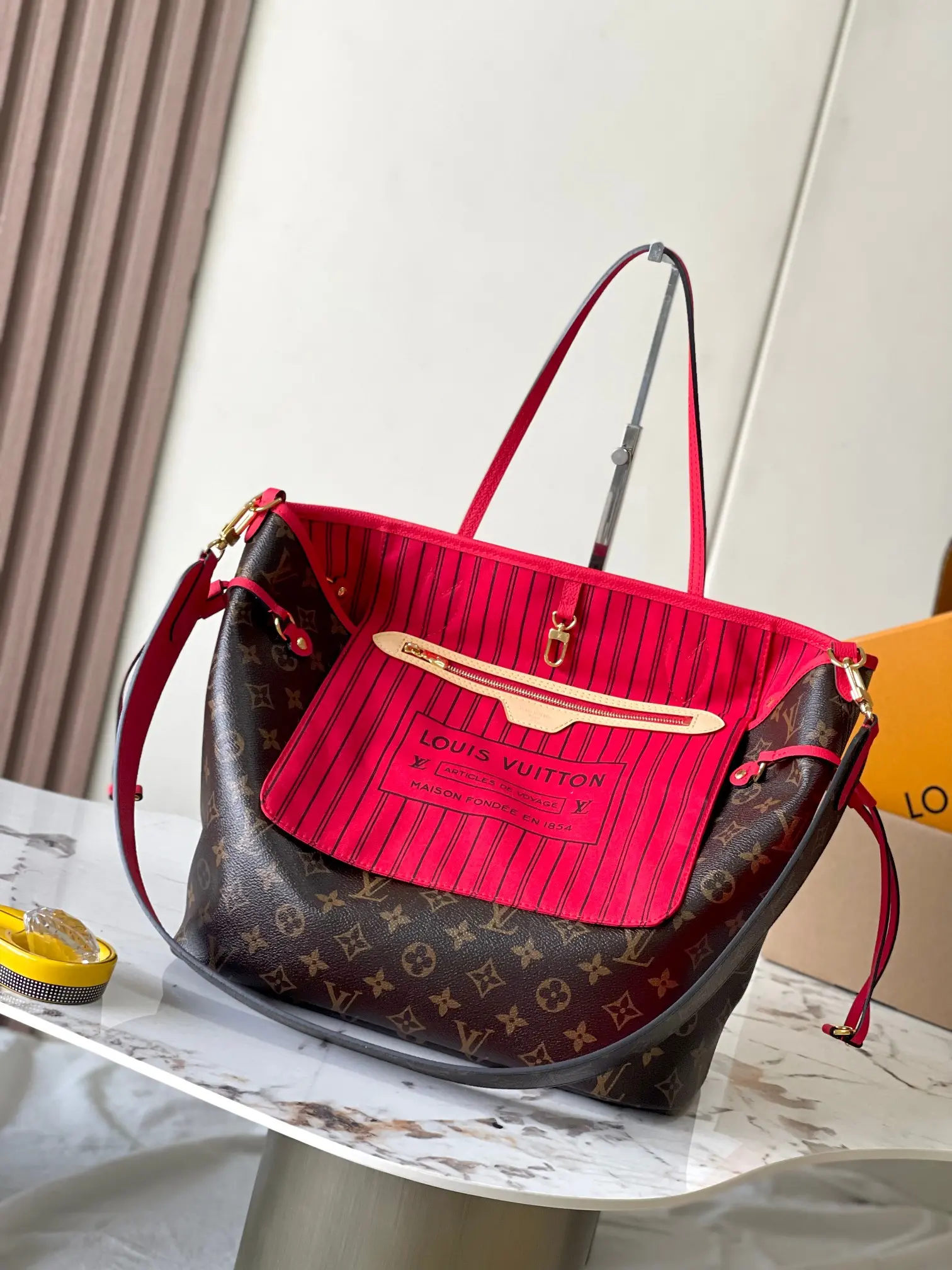 图片[4]-p2160 Neverfull Bandouliere Inside Out GM手袋型号：M12096红色荔枝纹材料：A级全钢五金进口原厂面料包装：全套原厂免税M博柏利装尺寸：31*28*14CM-高仿包包