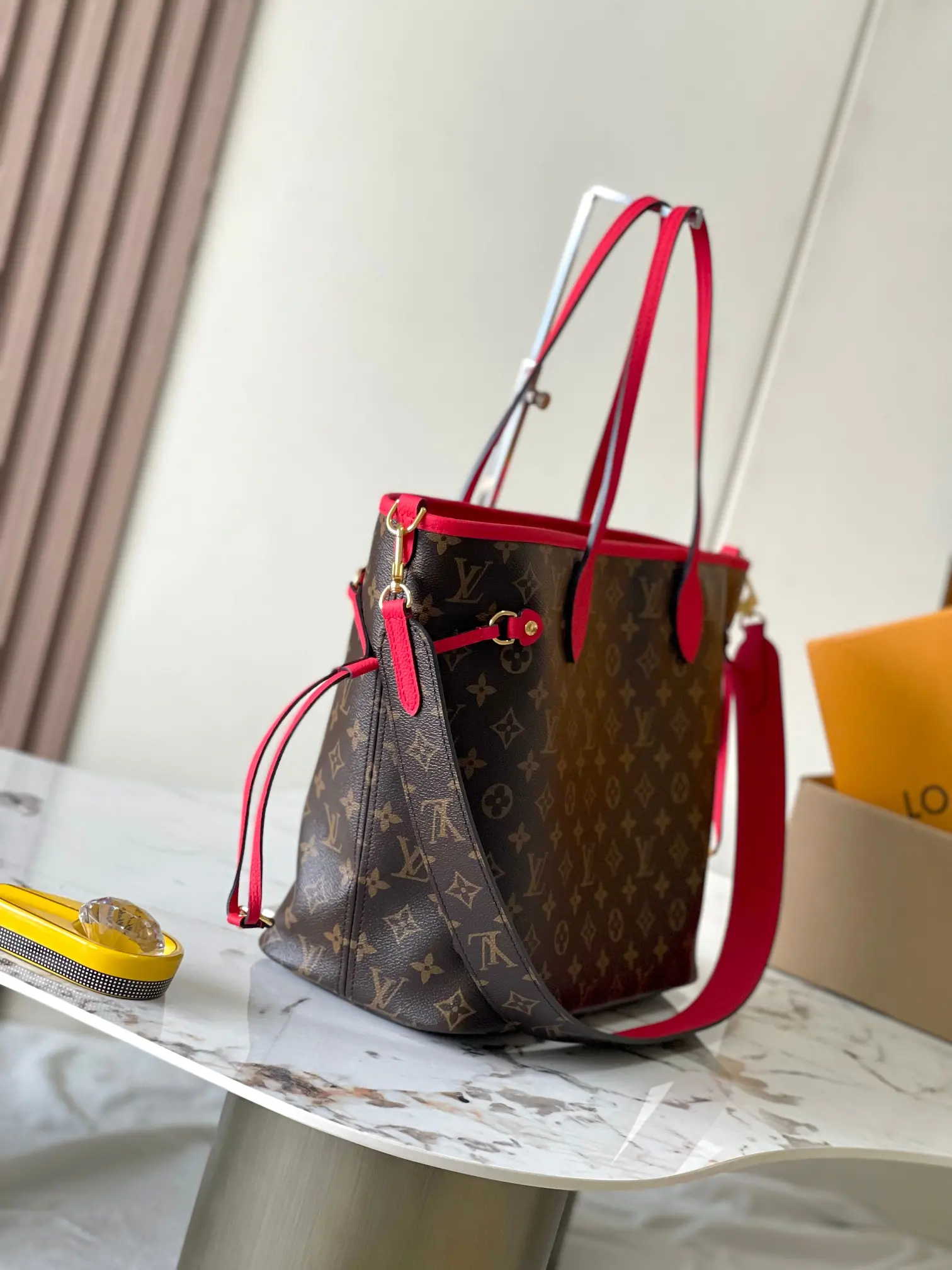 图片[2]-p2160 Neverfull Bandouliere Inside Out GM手袋型号：M12096红色荔枝纹材料：A级全钢五金进口原厂面料包装：全套原厂免税M博柏利装尺寸：31*28*14CM-高仿包包