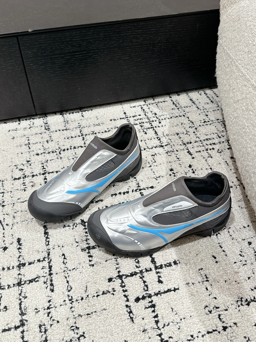 画像[2]-P680Untitlab Niche Designer 25/ Spring Launch Swift Trek Series German Training Functional Racing Sneakers Yi Mengling.Nana Ouyangのモデル アッパー全体が一体化した流線型のレイアウトデザインで、3Dシルエットのエンボス加工が施されている。とても未来的だ。履き口には伸縮性のあるライクラ素材を使用。自由に脱ぎ履き ファブリック：カラーコンビネーションデザインテクノロジーファブリック アウトソール：リサイクル可能素材ウエスト流線型ラバーソール サイズ：#35-40（40カスタム返品不可）-ハイフェイクバッグ