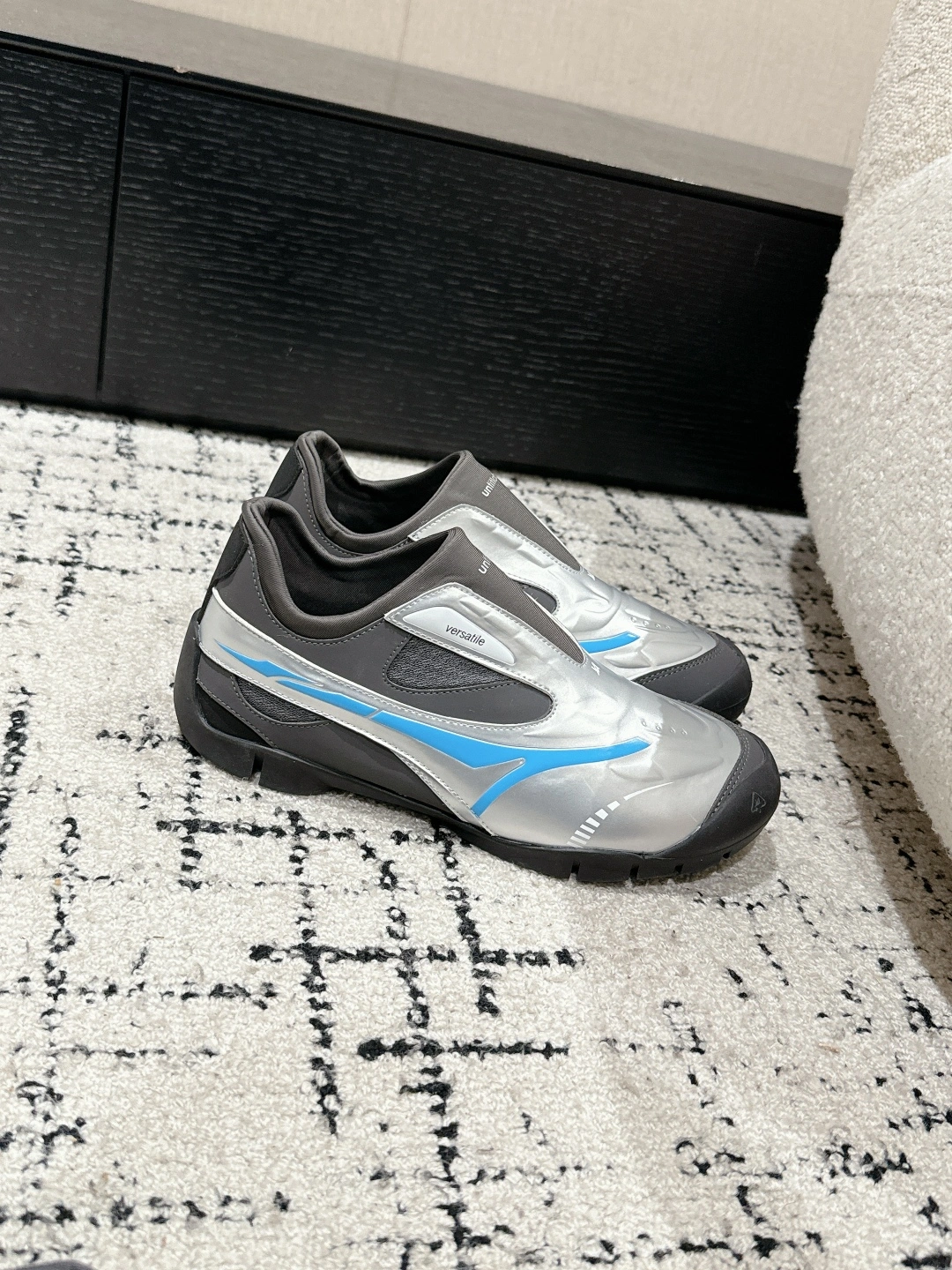 画像[3]-P680Untitlab Niche Designer 25/ Spring Launch Swift Trek Series German Training Functional Racing Sneakers Yi Mengling.Nana Ouyangのモデル アッパー全体が一体化した流線型のレイアウトデザインで、3Dシルエットのエンボス加工が施されている。とても未来的だ。履き口には伸縮性のあるライクラ素材を使用。自由に脱ぎ履き ファブリック：カラーコンビネーションデザインテクノロジーファブリック アウトソール：リサイクル可能素材ウエスト流線型ラバーソール サイズ：#35-40（40カスタム返品不可）-ハイフェイクバッグ