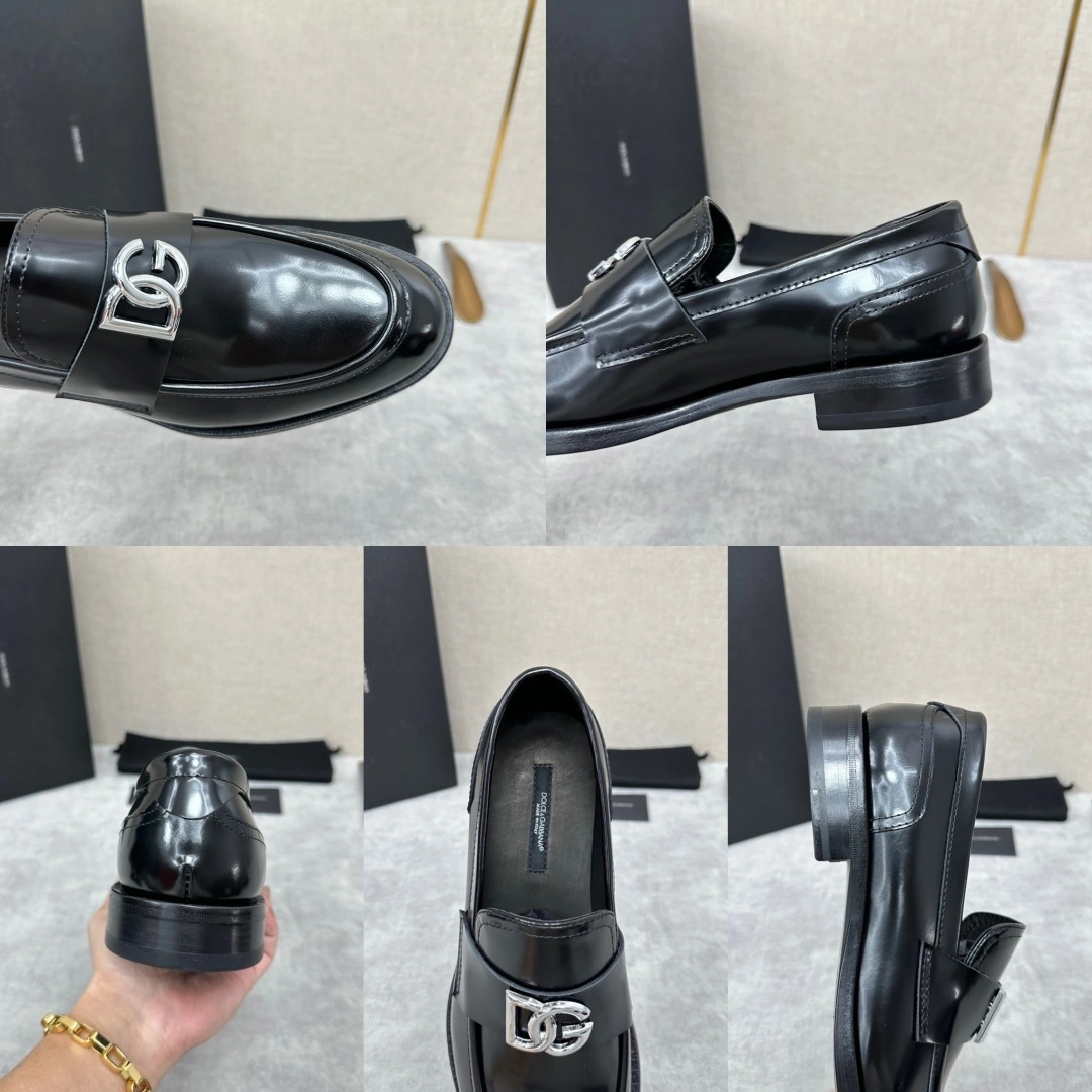 Image [9]-D&G Dolce&Gabbana* Moccasins Men's Loafers Leather Shoes A creative take on the D&G metal logo in English, with iconic label embellishments and a unique style of elegance and sophistication. Classic drums on the upper with 🈶️ embellishments in English and a horsebit with a metal label logo. Classic accessories Selected from imported calf leather/open-edge beaded leather, crafted in black water-dyed cow leather, skin-friendly and delicate, with 🈶️ logo embellishments, hand-stitched on the upper to show the beauty of sophisticated craftsmanship. Black water-dyed cowhide leather lining Skin-friendly and delicate Adorned with 🈶️ brand logo logo Hand-stitched upper Showing the beauty of exquisite handmade A stirrup with a rounded toe design The most comfortable last shape for the foot 🉑 Casual 🉑 Formal Original leather outsole Rubber sole inserted in the heel Enhanced gripping performance Original packaging for sale! Standard leather shoes size: 39 ~ 44# (38.45.46 can be customized) P¥1000-high imitation bags