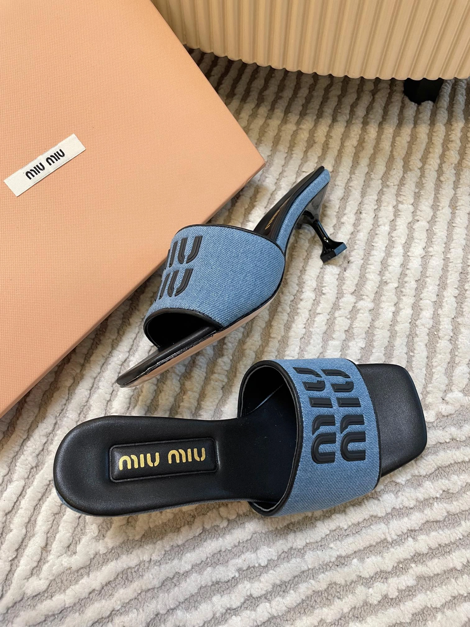 Picture [7]-P580 cat heel & flat with this season's miumiu too much fashion online! Whether it is casual shoes or fashion shoes hot fashion world celebrities net red star must-have brand ~ 🌷 miumiu attracted countless shoe fans how to match all good-looking also in line with the current more popular Meilad color system wearing style Oh! Original lines replica leather material than the custom-made physical texture 🈵🈵size 35-40 original packaging supporting accessories! -high quality replica handbags