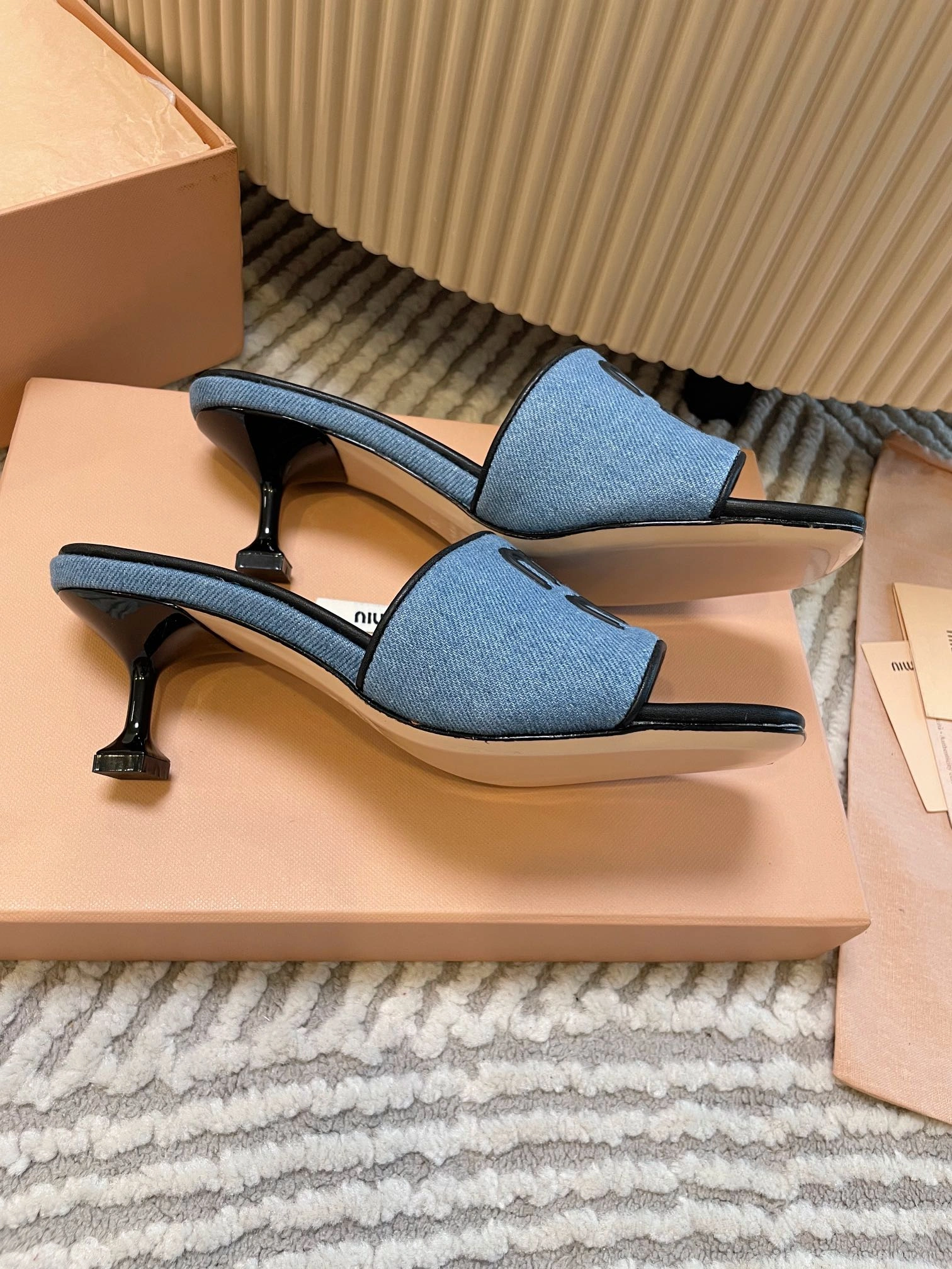 Imagem[3]-P580 Cat heel & flat heel O miumiu desta temporada é muita moda online! Quer se trate de sapatos casuais ou sapatos de moda moda quente celebridades do mundo da moda net estrela vermelha marca essencial ~ 🌷 miumiu atraiu inúmeros fãs de sapatos como combinar são bons também em linha com o atual sistema de cores Melad mais popular usando estilo Oh! Linhas originais réplica de material de couro do que a textura física feita sob medida 🈵🈵size 35-40 embalagem original acessórios de apoio! -bolsas de réplica de alta qualidade