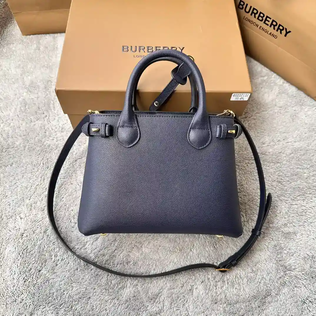 Image[2]-Navy Blue Medium Tote House Check Leather Banner Handbags Softly Structured Tote Handbags Selected Grained Leather and House Check Cotton Fabrics Carefully Crafted Detachable Leather Shoulder Strap The latest fabrics are different from the previous ones Small 26cm78-High Fake Handbags