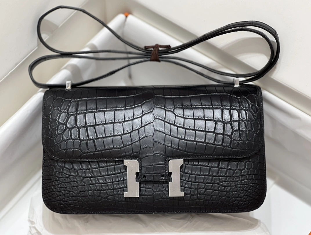 Hermes Kang Kang 26CM. black silver buckle Singapore imported Nile crocodile waxed thread hand-stitched Actual photography ~ - high imitation bags