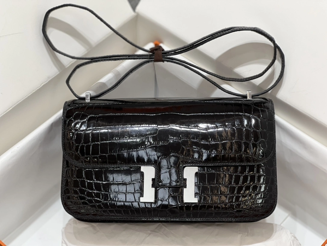 Hermes Kang Kang 26CM. hebilla de plata negro importado de Singapur de alto brillo cocodrilo del Nilo hilo encerado cosido a mano Fotografía real ~ - réplica de bolsos de alta calidad