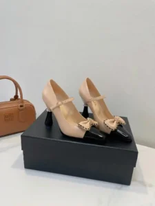 Zapatos individuales 700 CHANEL2024 última Chanel viento ✨ modelos de pasarela de moda ...... 💙 Chanel viento de la moda en el círculo de la moda de estado es cada vez más sólida estalló todo el Pequeño Libro Rojo en la página principal del cepillo estalló ins blogger Miss Super Nice 🌸 Material: suela de cuero de piel de oveja completa Tamaño: 35 ~ 40 accesorios de embalaje caja original - bolsas de alta imitación