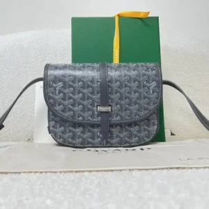 O saco de mensageiro Goyard Belvédère com uma alça de ombro inteligente e um sistema de fecho seguro é adequado para todas as ocasiõesSimples, elegante, leve e prático com vários bolsos externos e internos para uma separação fácil dos seus pertencesTamanho: 22 x 16 x 7cm❤️GY0206540-Sacos de mão de alta qualidade