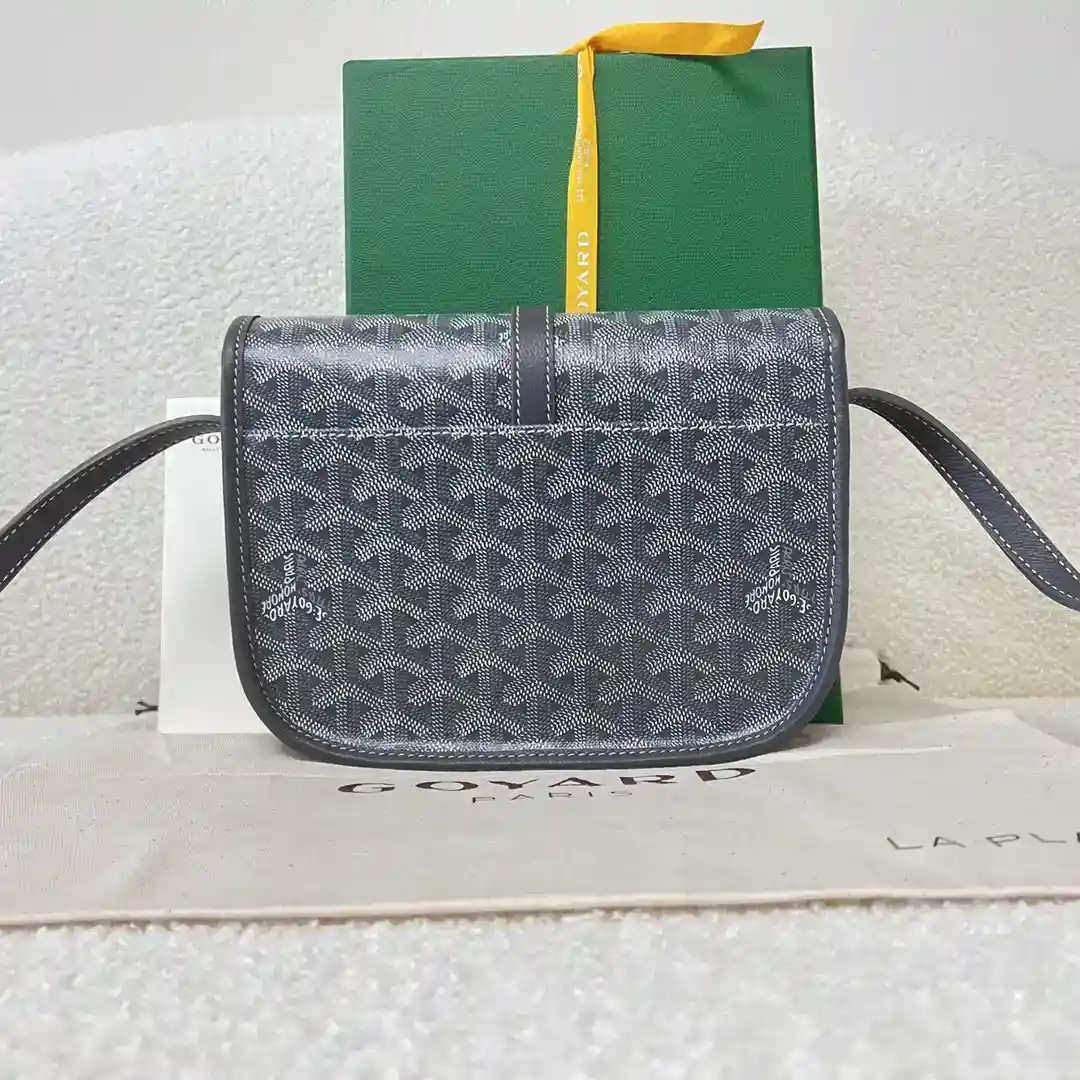 画像[3]-Goyard Belvédère（ゴヤール ベルヴェデール）スマートなショルダーストラップと安全なクロージャーシステムを備えたメッセンジャーバッグあらゆるシーンに対応シンプル、エレガント、軽量、実用的持ち物を簡単に小分けできる外側と内側のポケットが特徴寸法：22 x 16 x 7cm❤️GY0206540-ハイファッション バッグ