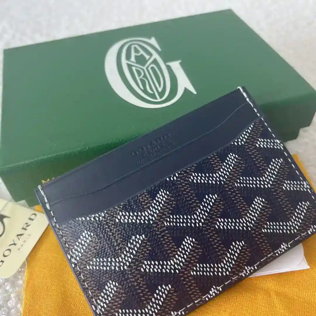 Image [5]-Goyard Saint-Sulpice Card Holder Conçu pour être petit et compact, sa poche centrale peut contenir des cartes, des pièces d'identité ou des billets de banque pliésPoche et compact, il se glisse dans la poche d'une veste ou d'un pantalonDimensions : 10,5 x 7 x 1cm❤️GY0207200-High Fake Bags