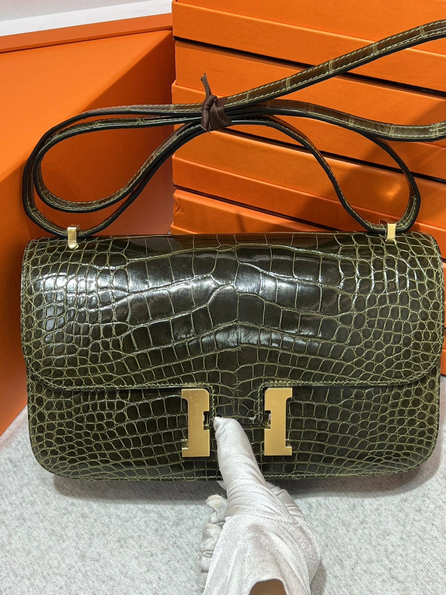 Hermes Kang Kang 26CM. olive green gold buckle Hcp imported high-gloss American crocodile Waxed thread hand-sewn Actual photography ~ - high imitation bags