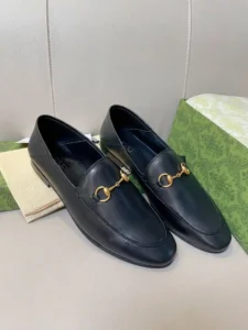 Chinelos 720 Sapatos Simples 760N Upgrade Todos os detalhes devem coincidir com o original! 🔘GUCCI Gucci Classic Loafers 🔜 Four Seasons Hundred 🔜 Moda 🔜 Individualidade 🔜 Distintivo Cabedal: Importado Original Texturizado Couro de Vaca e Pele de Carneiro Forro: Original A Soft Mixed Sheepskin & Cowhide Cushide Cushioning Footbed: Original A Soft Mixed Sola de pele de carneiro e couro de vaca: sola exterior de couro especial importada caixa original conjunto completo de embalagens tamanho 35-4041 sacos personalizados de alta moda