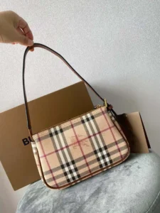 🎁Berberi clásico bolso axilar importado italiano cabeza capa de piel de becerro es ahora el estilo más popular de la tienda de la vendimia caliente muchos bloggers y celebridades están buscando sus huellas no dude en comprar un do viejo unos pocos miles de dólares para llevarlo de vuelta también se siente el valor de la correa de hombro se puede ajustar a la mano para llevar la bolsa de la axila de doble propósito tamaño: 21 ✖️5✖️14cm-Altas bolsas de imitación