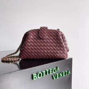 P2300 BOTTEGA VENETA BOTTEGA VENETA Petite pochette LAUREN 1980 pour femme La ! Beaucoup de gens se sont accroupis petit finalement venu à la fermeture éclair peut être auto-ajustable zip est un point culminant de ce sac après avoir retiré peut être utilisé comme un sac à main pour assister à des occasions importantes un sac en même temps pour déverrouiller les deux façons de porter la praticité de tirer le sens unique complet de la structure et la beauté des lignes que les petits nuages pour ajouter une touche d'élégance est un hommage au classique et à la poursuite de la moderne Modèle n ° : 804038 Taille : 27 * 15 * 8cm-sacs à main de haute qualité.