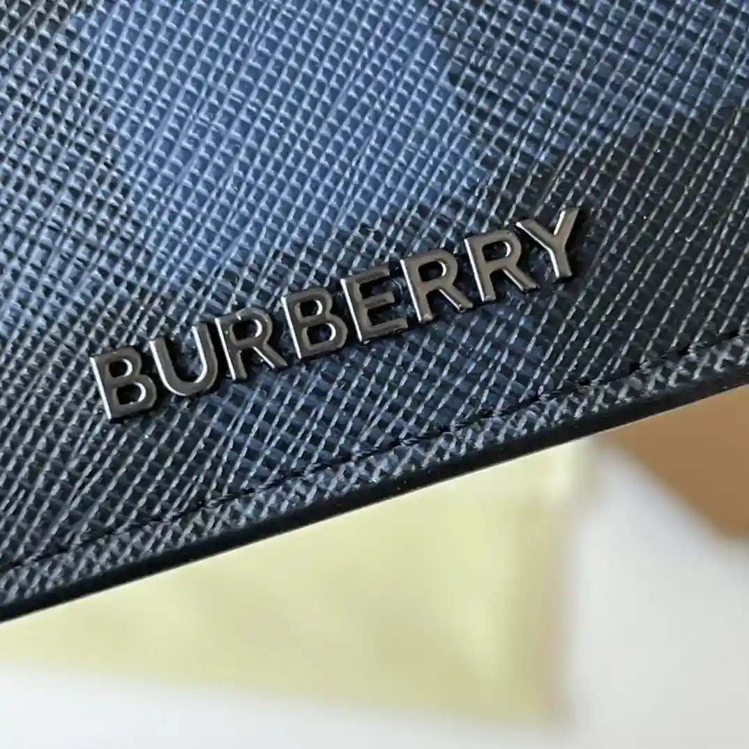 图片[3]-Burberry  London 格纹拼皮革小卡包 ➰ 装饰标志性格纹设计B•家出品～～ 4个卡位中央插袋隔层👍专柜品质、做工精细💋实物拍摄📷🆔🆔80702751蓝色尺寸:10cm*7cm-高仿包包