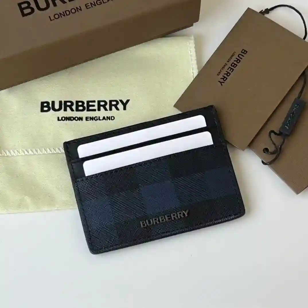 Burberry  London 格纹拼皮革小卡包 ➰ 装饰标志性格纹设计B•家出品～～ 4个卡位中央插袋隔层👍专柜品质、做工精细💋实物拍摄📷🆔🆔80702751蓝色尺寸:10cm*7cm-高仿包包