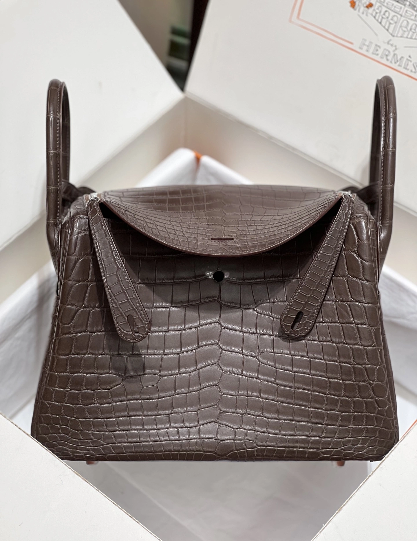 Hermes Lindy 30 CM. ébène hcp importé nile crocodile 3 paires de cuir Fil ciré cousu main ! Quincaillerie en acier pur ! Jeu complet de clous faits à la main - Sacs de haute qualité