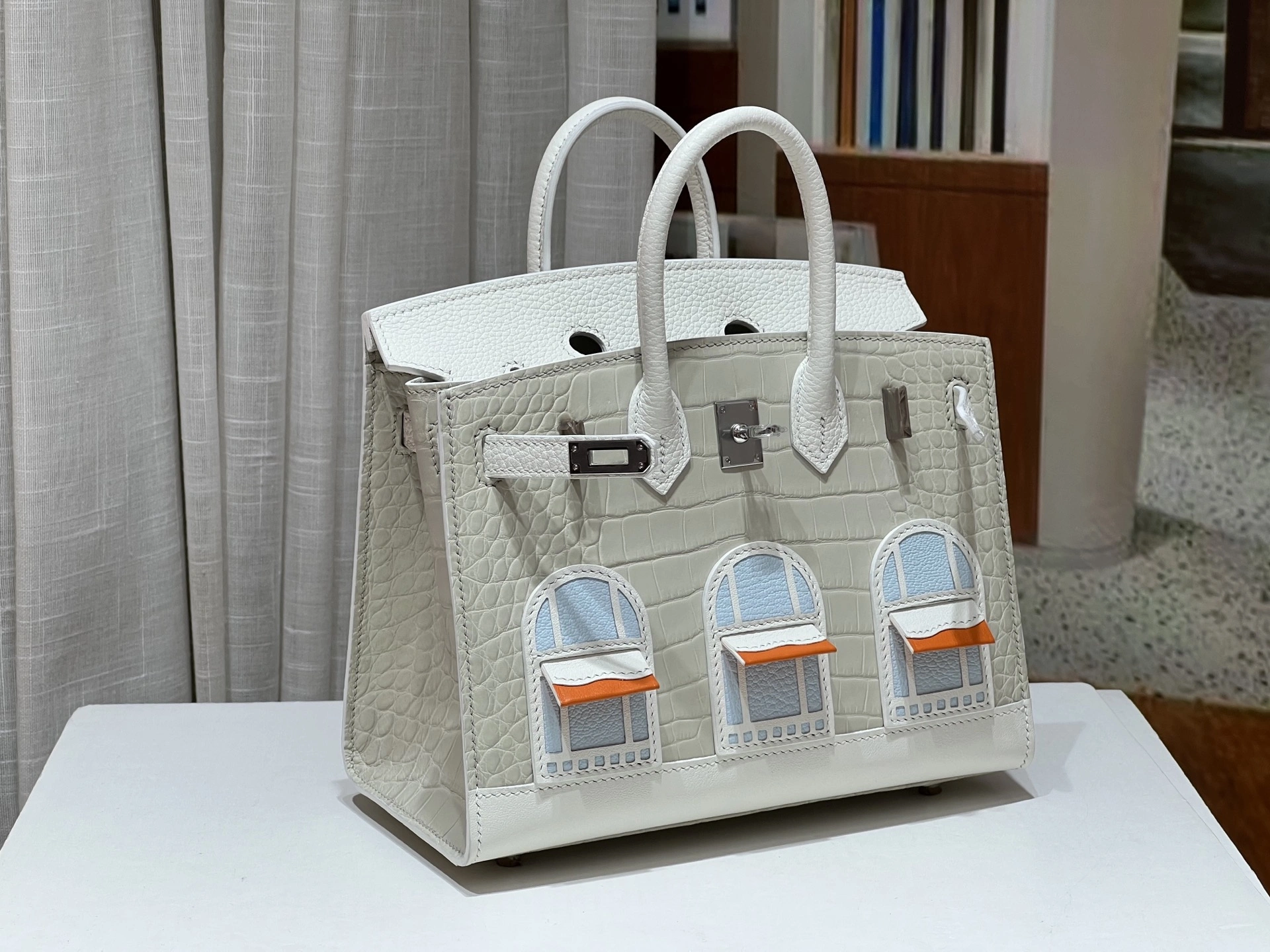 Foto [5]-Hermes House Bag Platino 20 CM. Precioso Hcp Importado Cocodrilo Americano Aligátor Contraparte zp Juego completo de clavos de mano Detalles cosidos a mano visibles Completo cosido a mano Contraparte pequeño hardware-Bolsas de alta costura