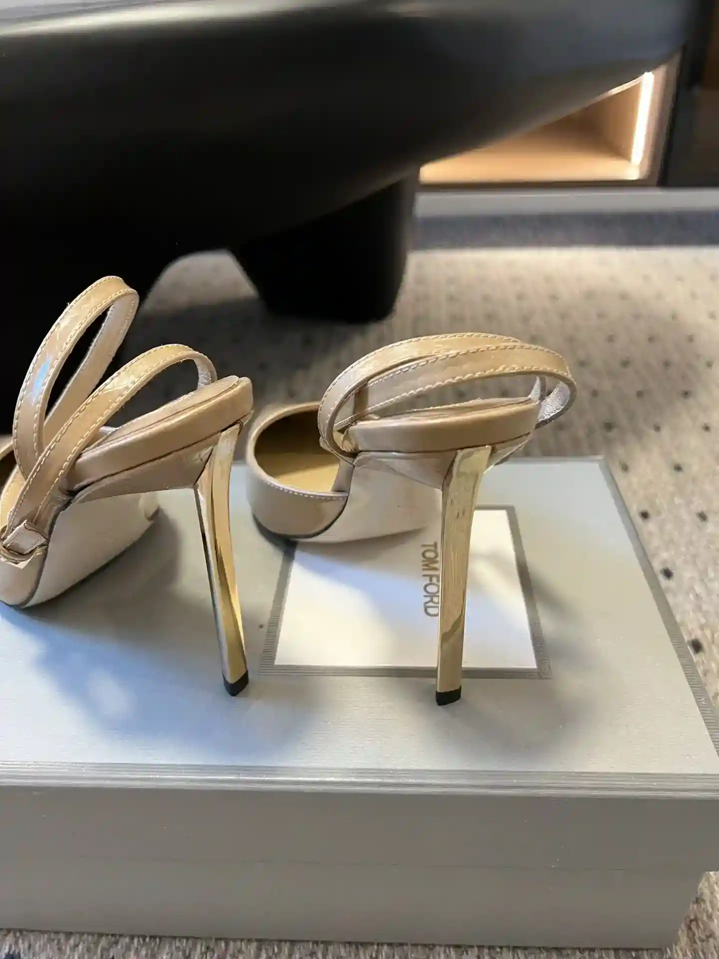 Image[5]-p660Tomford 25ss Early Spring High Heel Pointed Toe Single Shoes High Heel usando "coração de aço fazendo calcanhar de ferro" Pointed Toe Single Shoes e Pointed Toe Sandals respetivamente para o verão e outono em todas as esferas da vida das necessidades das mulheres para colocar as mãos sobre ele! É a primeira escolha para deusas sexy! A marca Paris House, com as suas cores parisienses e elementos de moda, serve de inspiração para dar às pessoas luxo, conforto e elegância. Tecido: couro de vaca Sola: sola de couro italiano Forro: pele de carneiro Tamanho: 35 ~ 40 (40. Personalizado não pode ser devolvido) Calcanhar: 10,5 cm-Saco alto