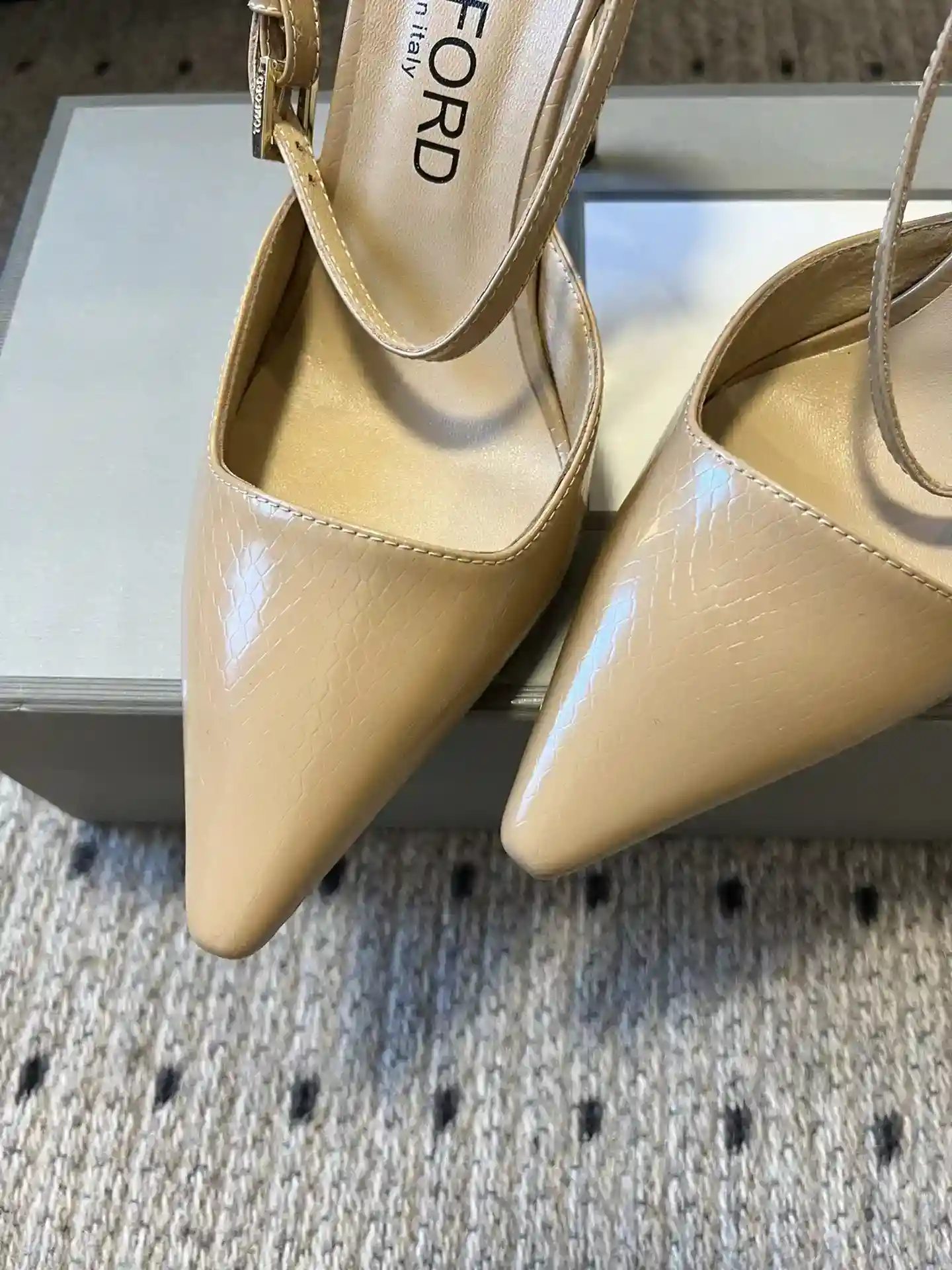 Image[6]-p660Tomford 25ss Early Spring High Heel Pointed Toe Single Shoes High Heel usando "coração de aço fazendo calcanhar de ferro" Pointed Toe Single Shoes e Pointed Toe Sandals respetivamente para a injeção de verão e outono de todas as esferas da vida das necessidades das mulheres para colocar as mãos sobre ele! É a primeira escolha para deusas sensuais! A elite da centopéia precisa puxar toda a grama com facilidade e conforto Marca Paris House para cores parisienses e elementos de moda como inspiração para dar às pessoas conforto e elegância de luxo Tecido: Couro de vaca Sola: Sola de couro italiano Forro: Pele de carneiro tamanho: 35 ~ 40 (40. Personalizado não retornável) Calcanhar: 10,5cm-Sacos falsos altos