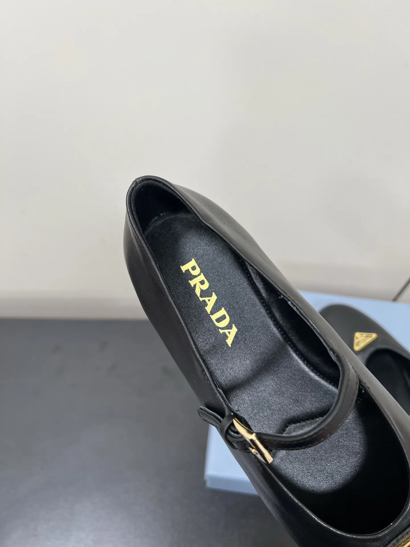 ¡Imagen [7]-Superficie de piel de oveja P680 PRADA 25ss Prada otoño e invierno la fuerza para atacar a Mary Jane zapatos individuales zapatos de ballet súper serie de explosiones de varias estrellas principales netroots QIAO Xin Cheng Xiao con la misma hebilla triángulo cabeza redonda (Mary Jane zapatos individuales)! ¡De moda versátil producto único agradable cada manera la belleza de pie firme exclusiva la! ¡Al igual que para usar tacones altos y el miedo de las hermanas cansadas mirar por encima de la parte inferior plana absolutamente dejar que el paso del pie la luz 100 por ciento no los pies cansados en el pie firme fácil! El tema de este año no se va a definir por la encarnación simple y concisa de la tela de textura importados forro de piel de oveja de piel de oveja Triángulo etiqueta táctil sensación de bache y la versión original de la misma con la suela original Tamaño:#35-42 (40.41.42 costumbre no retornables)-Altos bolsos de imitación