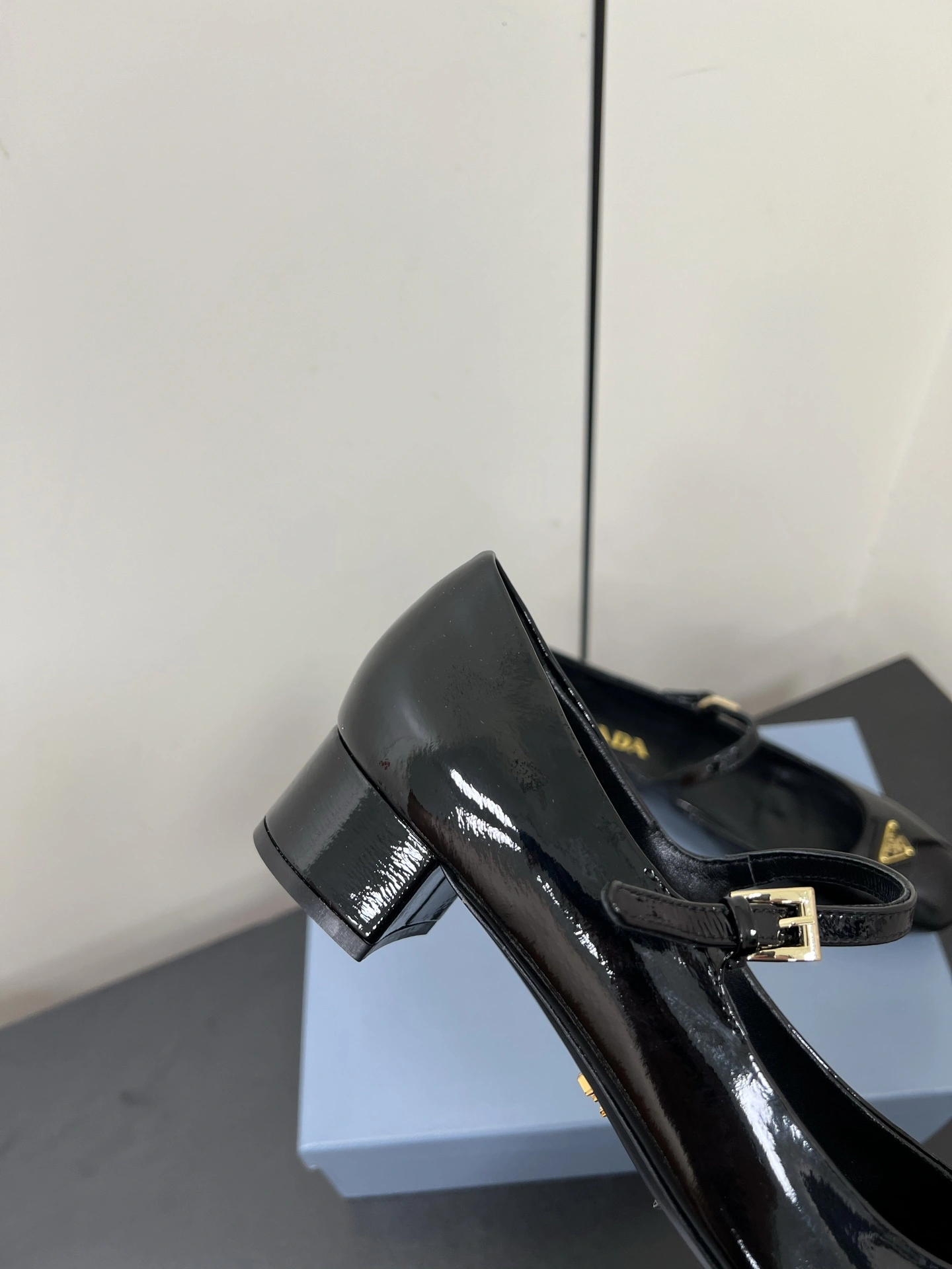 ¡Foto [8]-P700 PRADA 25ss Prada otoño e invierno la fuerza para atacar el tacón medio Mary Jane tacón grueso zapatos individuales zapatos de ballet súper serie de explosiones de varias estrellas principales netroots Qiao Xin Cheng Xiao la misma hebilla triángulo cabeza redonda (Mary Jane zapatos individuales)! ¡De moda versátil agradable único producto de cada manera la belleza de pie firme exclusiva la! ¡Al igual que para usar tacones altos y el miedo de las hermanas cansadas mirar por encima de la parte inferior plana absolutamente dejar que el paso del pie la luz 100 por ciento no los pies cansados en el pie firme fácil! El tema de este año no se va a definir por la encarnación simple y concisa de la tela de textura importados de piel de oveja / charol forro de piel de oveja etiqueta Triángulo sentir lleno de baches y la versión original de la misma con la suela original Tamaño: #35-42 (40.41.42 costumbre no retornables)-Bolsas de alta moda