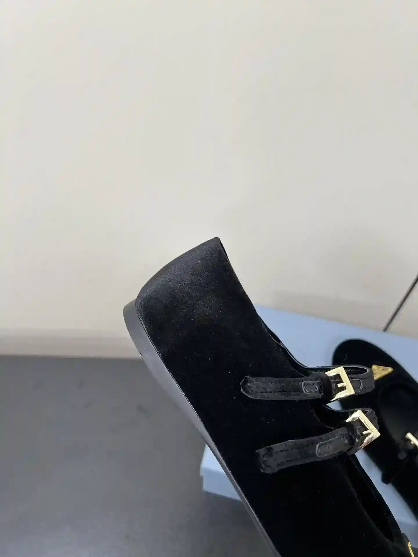 Imagem [8]-Double Strap Velvet P640 PRADA 25ss Prada outono e inverno força para vir Mary Jane sapatos simples sapatos de ballet super burst série de explosões de várias grandes estrelas netroots QIAO Xin Cheng Xiao com a mesma fivela triangular cabeça redonda (Mary Jane sapatos simples)! A moda versátil e agradável de um único produto em cada sentido, a beleza mantém-se firme e exclusiva! Como usar saltos altos e com medo de irmãs cansadas, olhar sobre o fundo plano absolutamente deixar o pé pisar luz 100 por cento não cansado pés no pé estável fácil! O tema deste ano não deve ser definido por uma personificação simples e concisa de textura de tecido de veludo importado forro de pele de carneiro etiqueta triangular toque sensação de colisão e a versão original do mesmo com a sola original Tamanho: #35-42 (40.41.42 personalizado não retornável) - Bolsas Faux altas