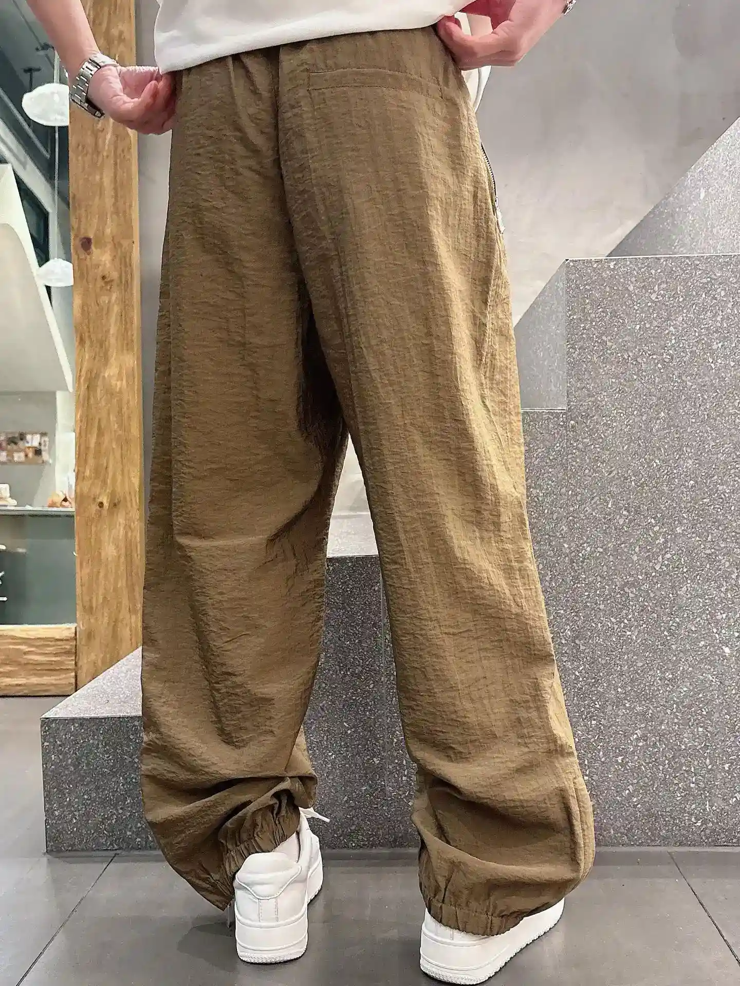 ¡Foto [5]-p680 Burberry Hombres Boutique Pantalones casuales 👍 tejidos superiores pantalones casuales la versión más parte superior del cuerpo de la inmejorable positivo! ¡Absolutamente puede cerrar los ojos para recoger una Este pantalón es muy versátil cintura elástica, el trabajo diario Los deportes al aire libre se puede usar es la combinación perfecta de la moda y el ocio y los deportes al aire libre, por lo que si usted suele usar o desgaste al aire libre es su mejor opción El confort extremo y el sudor rápido es el foco de la muy favorecida para mejorar la comodidad de uso adecuado para el ejercicio aeróbico y las condiciones de carrera a campo traviesa de llevar Esta es una gama muy amplia de aplicación de los pantalones casuales en ejecución! Este es un par muy versátil de los pantalones de correr que se puede usar en una amplia gama de condiciones, por lo que naturalmente puede mantenerse al día con su amor por el deporte en el verano, o usarlos en su vida casualTalla: M-3XL-Alta Replica Bags