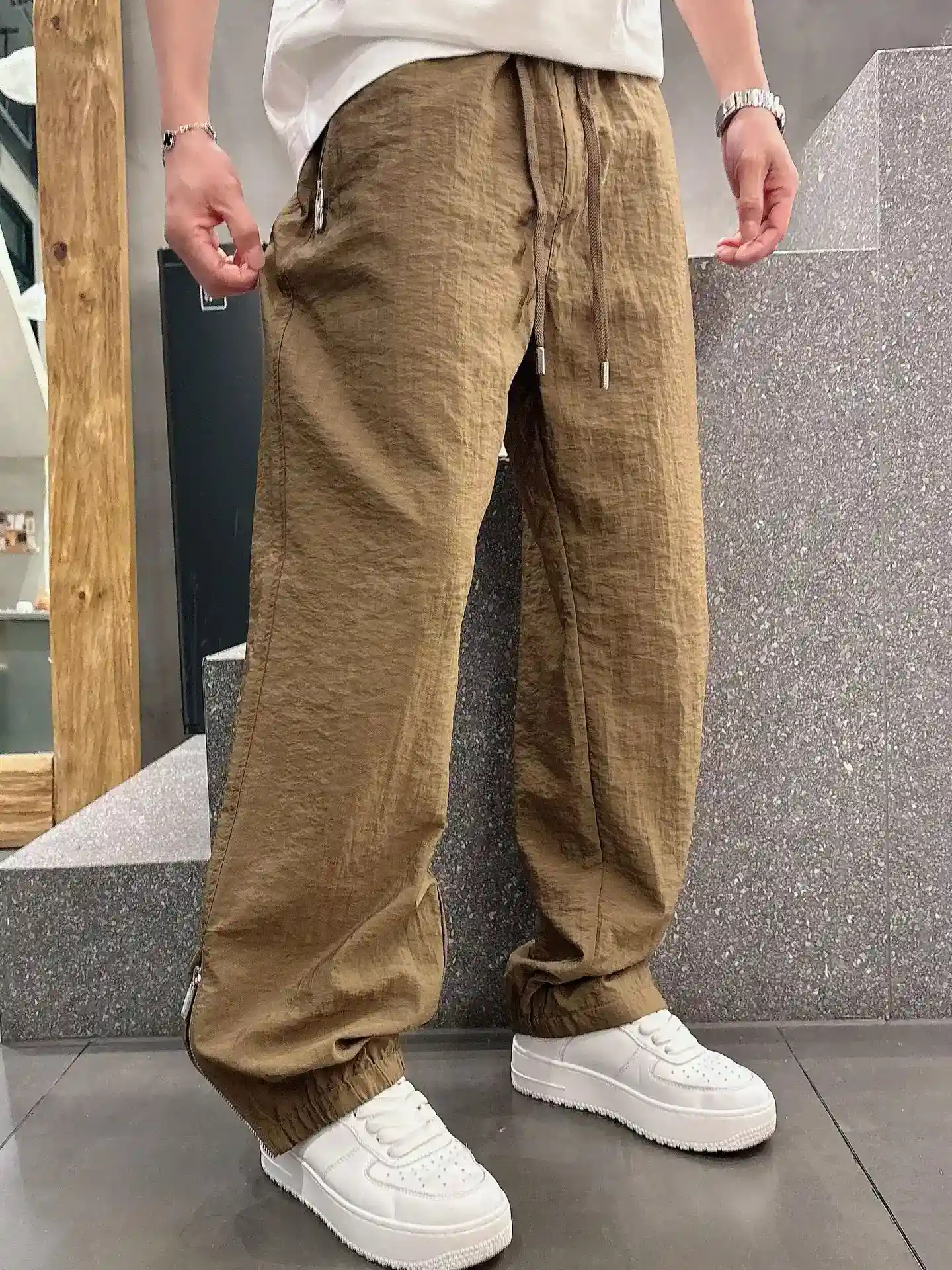 ¡Foto [3]-p680 Burberry Hombres Boutique Pantalones casuales 👍 tejidos superiores pantalones casuales la versión más parte superior del cuerpo de la inmejorable positivo! ¡Absolutamente puede cerrar los ojos para recoger una Este pantalón es muy versátil cintura elástica, el trabajo diario Los deportes al aire libre se puede usar es la combinación perfecta de la moda y el ocio y los deportes al aire libre, por lo que si usted suele usar o desgaste al aire libre es su mejor opción El confort extremo y el sudor rápido es el foco de la muy favorecida para mejorar la comodidad de uso adecuado para el ejercicio aeróbico y las condiciones de carrera a campo traviesa de llevar Esta es una gama muy amplia de aplicación de los pantalones casuales en ejecución! Este es un par muy versátil de los pantalones de correr que se puede usar en una amplia gama de condiciones, por lo que naturalmente puede mantenerse al día con su amor por el deporte en el verano, o usarlos en su vida casualTalla: M-3XL-Alta Replica Bags