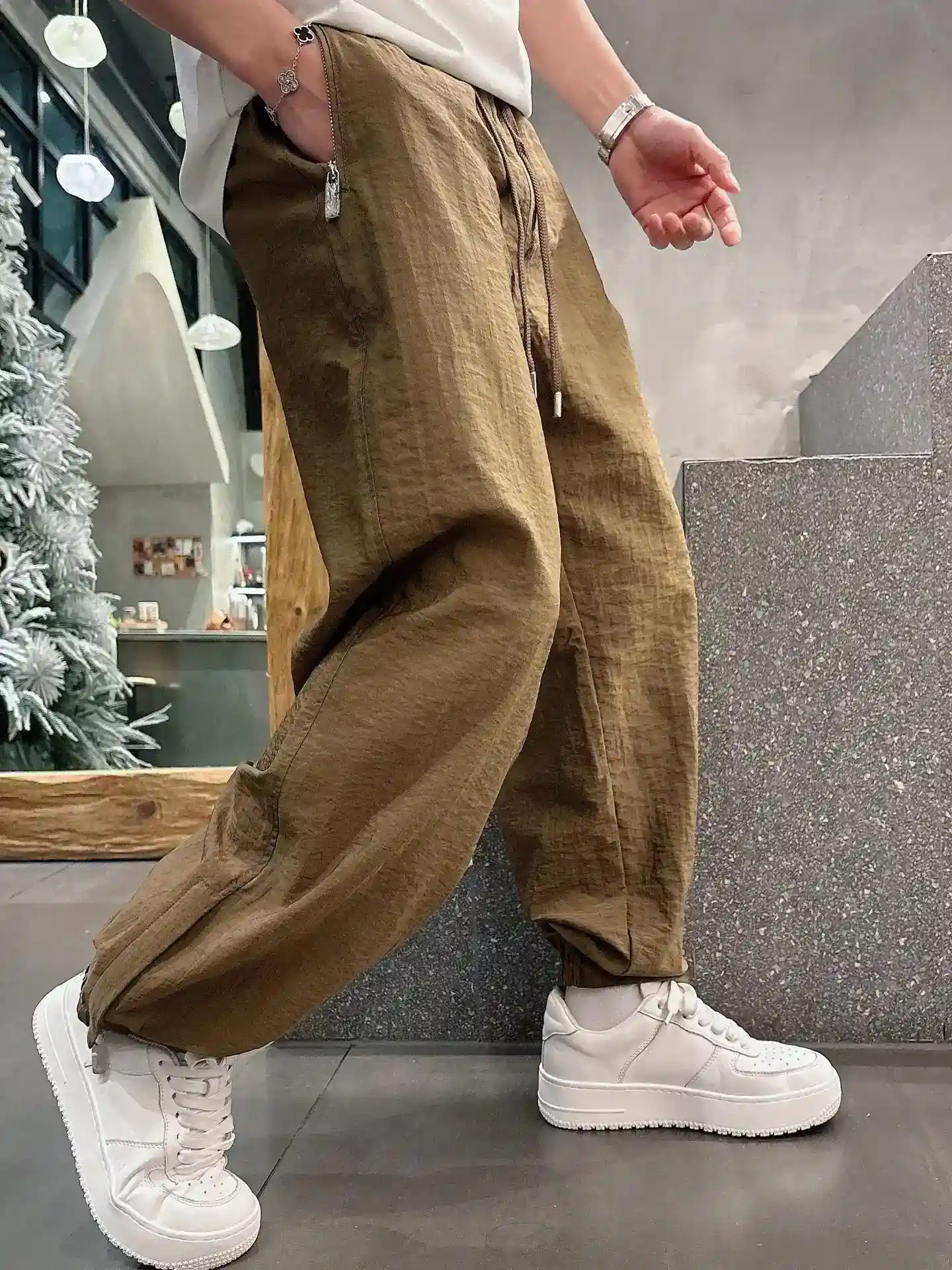 ¡Foto [8]-p680 Burberry Hombres Boutique Pantalones casuales 👍 tejidos superiores pantalones casuales la versión más parte superior del cuerpo de la inmejorable positivo! ¡Absolutamente puede cerrar los ojos para recoger una Este pantalón es muy versátil cintura elástica, el trabajo diario Los deportes al aire libre se puede usar es la combinación perfecta de la moda y el ocio y los deportes al aire libre, por lo que si usted suele usar o desgaste al aire libre es su mejor opción El confort extremo y el sudor rápido es el foco de la muy favorecida para mejorar la comodidad de uso adecuado para el ejercicio aeróbico y las condiciones de carrera a campo traviesa de llevar Esta es una gama muy amplia de aplicación de los pantalones casuales en ejecución! Este es un par muy versátil de los pantalones de correr que se puede usar en una amplia gama de condiciones, por lo que naturalmente puede mantenerse al día con su amor por el deporte en el verano, o usarlos en su vida casualTalla: M-3XL-Alta Replica Bags