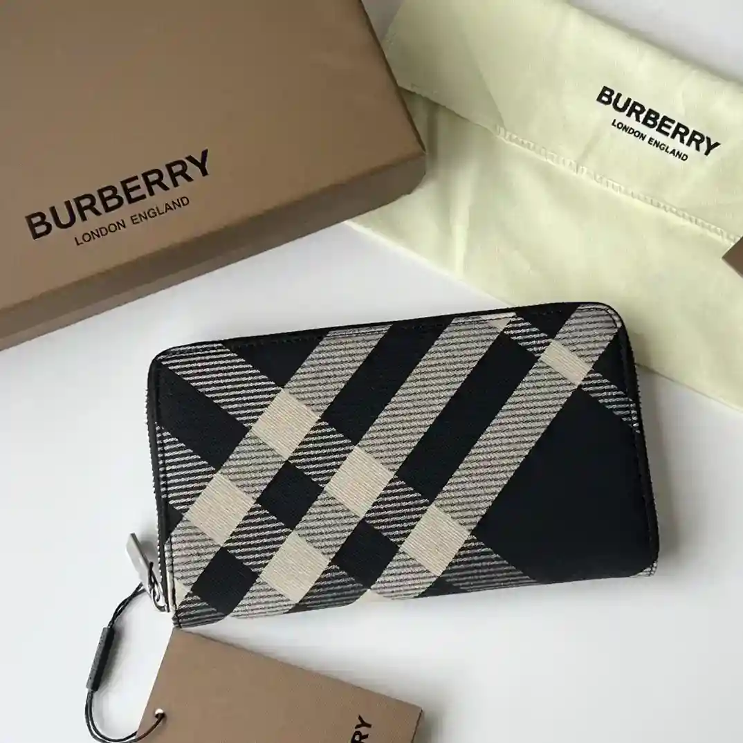 Burberry Large Zipper Money Clip Decorative Jacquard Worsted Checker Pattern with B Zipper Head Features Leather Lining Size Suitable for Storing Global Currency B-Home Product ~~👉👍 Fine Workmanship 💋 Physical Shooting 📷🆔🆔 80895101 Black Size 21cm*12cm*2.5cm 220-High Fake Bags