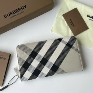 Burberry Large Zip Money Clip Decorative Jacquard Worsted Check Pattern With B Zip Head Features Leather Lining Size Suitable For Storing Global Currencies B-Home Made ~~👉👍 Fine Workmanship 💋 Physical Shooting 📷🆔🆔 80895101 White Size 21cm*12cm*2.5cm 220-High Fake Bags