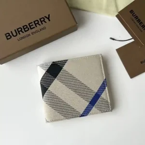 Burberry bi-fold short money clip selects cotton blend fabric to create a decorative jacquard worsted plaid pattern using leather lining size suitable for storing global currency B-home product ~~ 👉👍 fine workmanship 💋 Physical shooting 📷🆔🆔🆔80895201 white Size. 11cm*10cm* 150-high replica bags