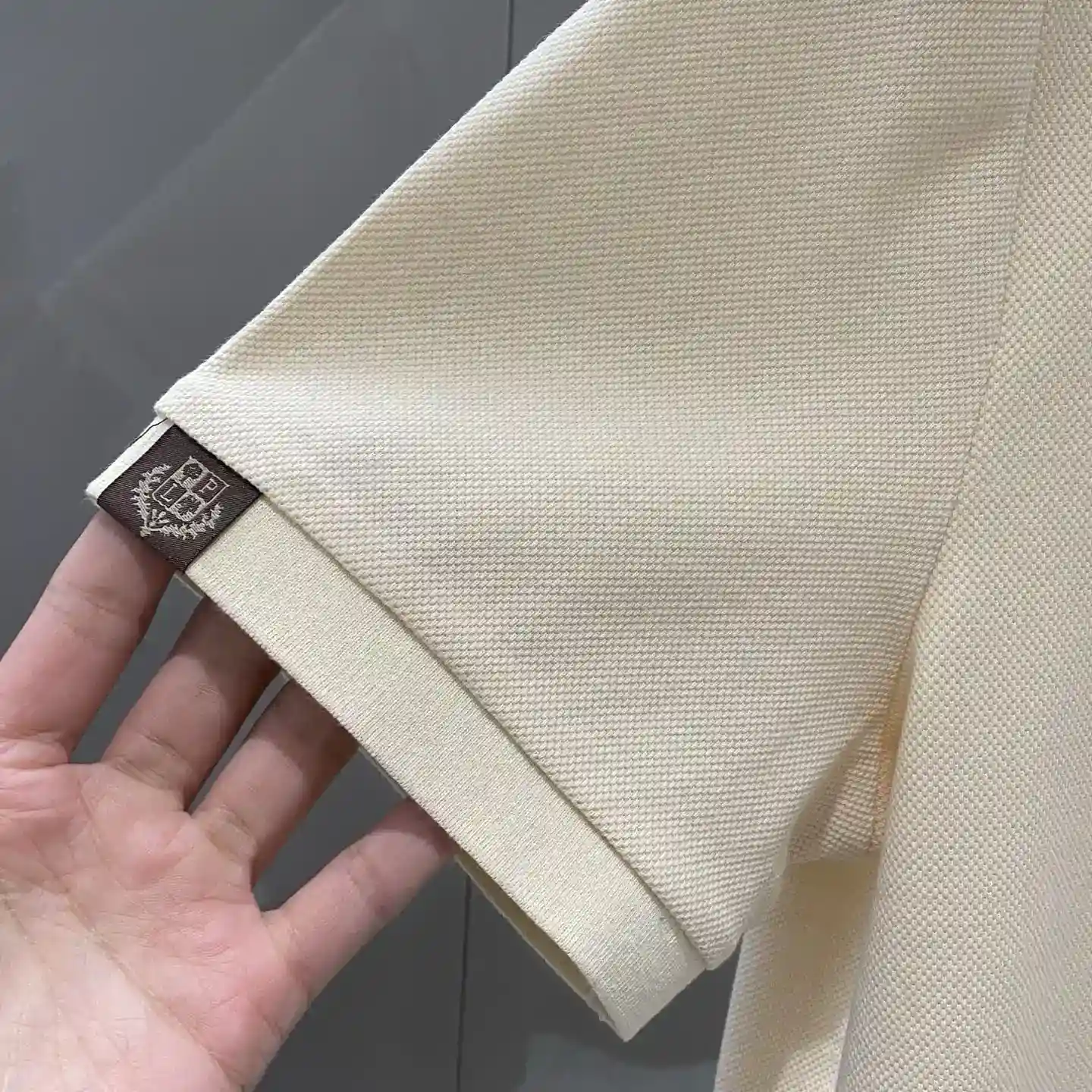 Imagem [6]-P520 T-shirt de lapela casual de alta qualidade para negócios, damasco bege Imagem detalhada-Sacos de alta moda