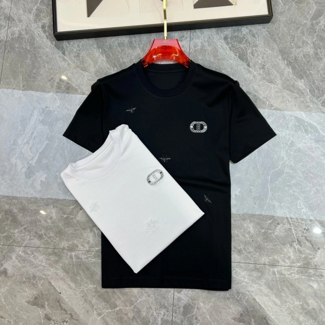 イメージ [5]-P360 Dior ディオール 2025 Early Spring Debut Double Mercerised Crew Neck Short Sleeve T-Shirt Chest Brand Logo Heavy Craftsmanship Design High-end Bespoke 前衛のためのデザイン！重厚なデザイン カスタマイズされた生地。ソフトなタッチ。快適な着心地。カウンターグレードのファインステッチ。繊細な仕上がり。ボディへの効果は他の追随を許さない♡！メンズ必須単品！ヤーデージ：M-4XL（178 140ポンドはL最大摩耗200ポンドを着用）-ハイファッションバッグ