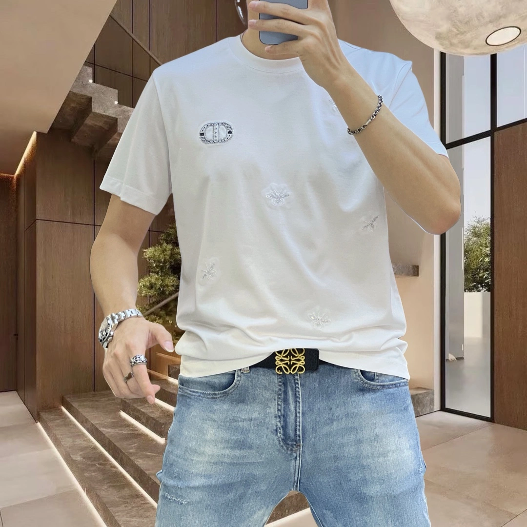 P360 Dior ディオール 2025 Early Spring Debut Double Mercerised Crew Neck Short Sleeve T-Shirt 胸にブランドロゴ！カスタマイズされた生地で重厚に作られています。ソフトな肌触り。快適な着心地。カウンターグレードのファインステッチ。繊細な仕上がり。ボディへの効果は他の追随を許さない♡！メンズ必須単品！ヤーデージ：M-4XL（178 140ポンドは、Lの最大摩耗200ポンドを着用）-ハイファッションバッグ