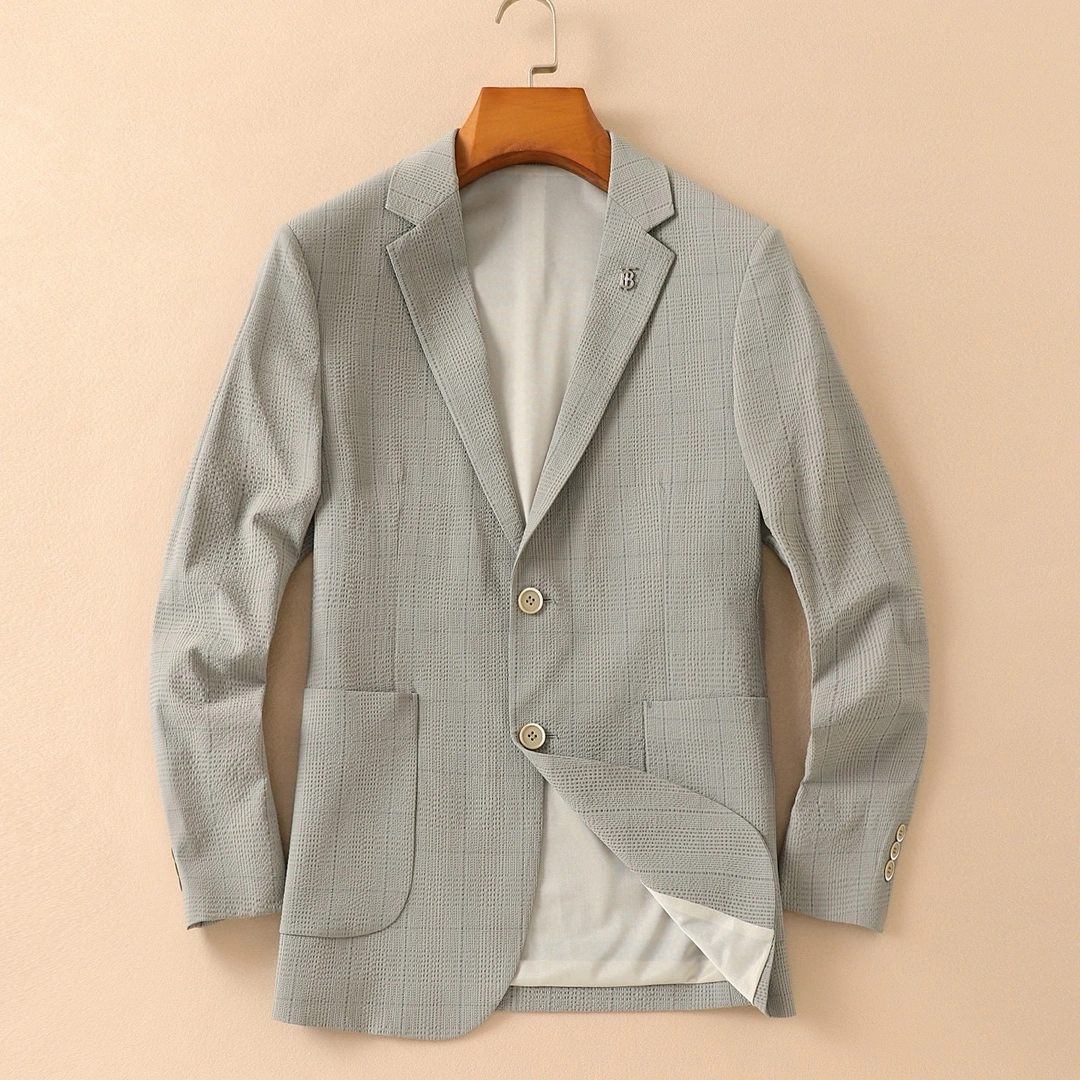 P760 バーバリー Burberry 25fw春夏コレクション！Burber*y Men's Plaid Lightweight Two-Button Suit Single West Suit 夏まで着られる軽量スーツは薄手でスタイリッシュなカジュアル！高級メンズビジネスカジュアルメインライン完璧なファッションカジュアルエンボスチェック柄ペニーローファーラペル絶妙なバーバリーメタルロゴブローチ付き！(このジャケット70%ナイロン生地20%ビスコース繊維9%スパンデックスは、優れた熱調節性と通気性快適なフィット感の生地で細工された一流の質感の詳細を制御するために古い工場で生産された肩の形状ストレートチャネルスーツにスリムシンプルで合わせやすいボディ軽量で快適なユニークな仕立てに（望ましい）十分な品位と品格を与える 薄い - ポイントは、その薄くて軽いその骨を身に着けている感覚に影響を与えません！仕立てのバージョンで具現化されたこれは良いテーラーマスターのタイポグラフィ専門のスーツ工場に依存し、フォーマルな機会に出席するファッションとカジュアルなスタイルに傾斜したスタイルのスリムバージョンに属し問題はありません古典的な汎用性の高い黒と高級カーキスタイル絶妙なファッションスタイリッシュでスタイリッシュな活力レジャーやビジネスの完全な人生の情熱を示すためにバランス感覚の微妙な感覚を維持するために、単一の製品を持っている必要があります！カラー：ブラック、ライトグリーン サイズ：48〜56（m〜3Xl）178 135ポンドL最大摩耗185ポンド 48：胸98肩幅44袖丈61服の長さ6850：胸102肩幅45袖丈62服の長さ6952：胸106肩幅46袖丈63服の長さ7054：胸110肩幅47袖丈64服の長さ7156：胸114肩幅47袖丈64服の長さ7156:胸囲114肩幅48袖丈65着丈72-高品質レプリカバッグ