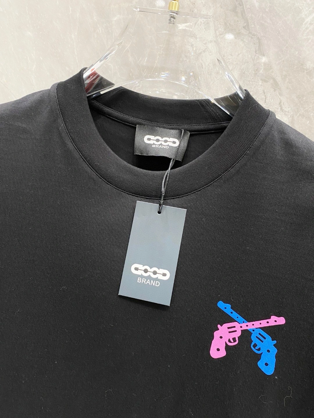 Image [9]-P500 Gucci Gucci Spring/Summer 2025 Premiere Short Sleeve Crew Neck T-Shirt High-end bespoke design Avant-garde fashion ! Logo de la marque, conception artisanale lourde, tissu en coton nuageux mercerisé. Toucher doux. Confortable à porter. Coutures exquises au niveau du comptoir. Le logo de la marque est très travaillé et conçu dans un tissu de coton nuageux mercerisé. L'effet sur le corps est d'une beauté inégalée ! Un produit unique essentiel pour les hommes ! Couleur : Noir Blanc Longueur : M-3XL Version micro large de 178 155 livres usure L usure maximale 210 livres-Sacs haute couture