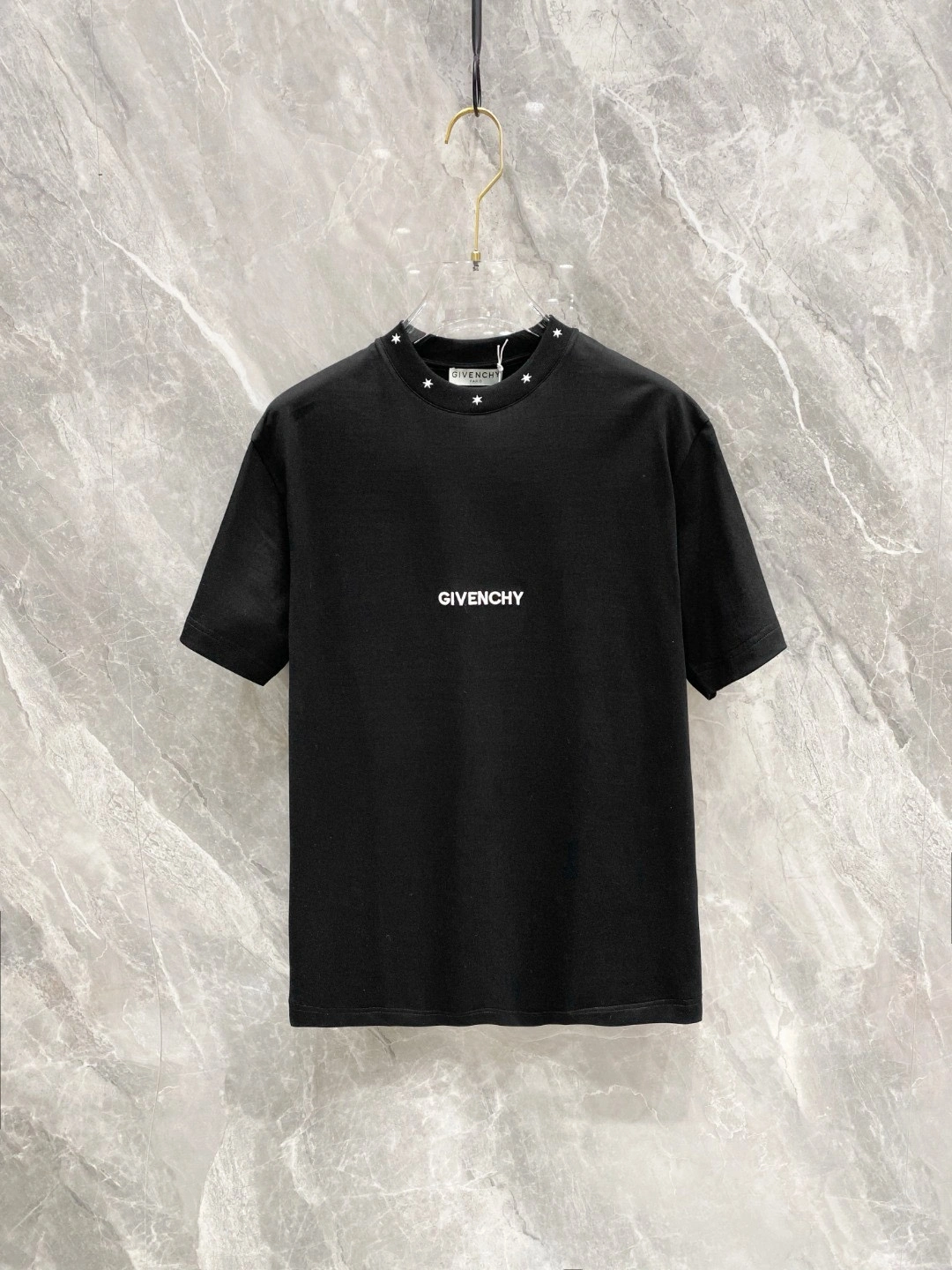 Image [4]-P500 GIV Givenchy Spring/Summer 2025 Debut Short Sleeve Crew Neck T-Shirt High-end bespoke design Avant-garde fashion ! Logo de la marque, conception artisanale lourde, tissu en coton nuageux mercerisé. Douceur au toucher. Confortable à porter. Coutures fines au niveau du comptoir. Le logo de la marque est fortement travaillé et conçu dans un tissu de coton nuageux mercerisé. L'effet sur le haut du corps est d'une beauté inégalée ! Un produit unique essentiel pour les hommes ! Couleur : Noir Blanc Longueur : M-3XL Version micro large de 178 155 livres usure L usure maximale 210 livres-Sacs de haute couture