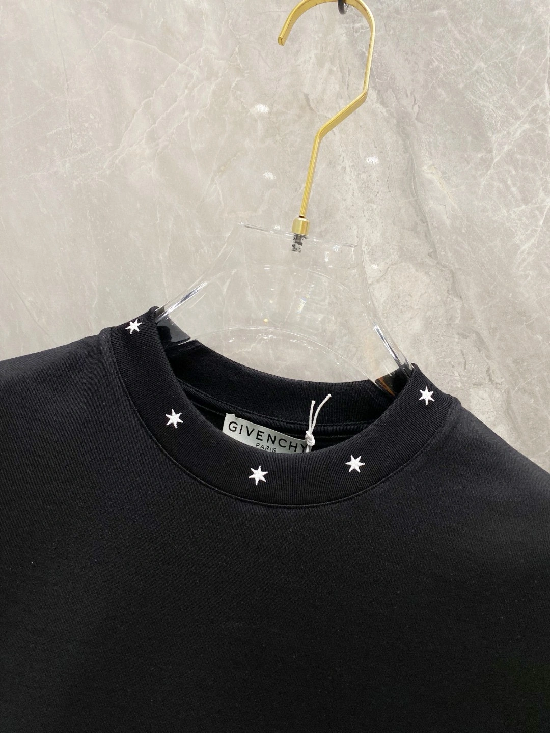 Image [5]-P500 GIV Givenchy Spring/Summer 2025 Premiere Short Sleeve Crew Neck T-Shirt High-end bespoke design Avant-garde fashion ! Logo de la marque, conception artisanale lourde, tissu en coton nuageux mercerisé. Douceur au toucher. Confortable à porter. Coutures fines au niveau du comptoir. Le logo de la marque est fortement travaillé et conçu dans un tissu de coton nuageux mercerisé. L'effet sur le haut du corps est d'une beauté inégalée ! Un produit unique essentiel pour les hommes ! Couleur : Noir Blanc Longueur : M-3XL Version micro large de 178 155 livres usure L usure maximale 210 livres-Sacs de haute couture