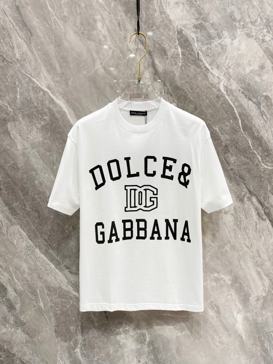 Imagen [4]-P500 DG Dolce & Gabbana Primavera/Verano 2025 Premiere Camiseta de manga corta y cuello redondo Diseño a medida de alta gama ¡Moda vanguardista! Logotipo de la marca Diseño artesanal Tejido de algodón mercerizado nublado. Tacto suave. Cómoda de llevar. Costuras exquisitas en el contorno. El logotipo de la marca está fuertemente trabajado y diseñado en tejido de algodón nublado mercerizado. ¡El efecto sobre el cuerpo es inigualablemente atractivo! ¡Producto único esencial para hombre! Color: Negro Blanco Yardage: M-3XL Micro versión amplia de 178 155 libras desgaste L desgaste máximo 210 libras-Bolsas de alta moda